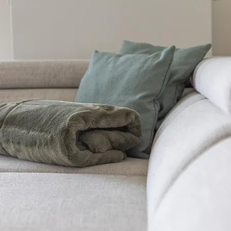 Apartment Waves 6 06-05 *