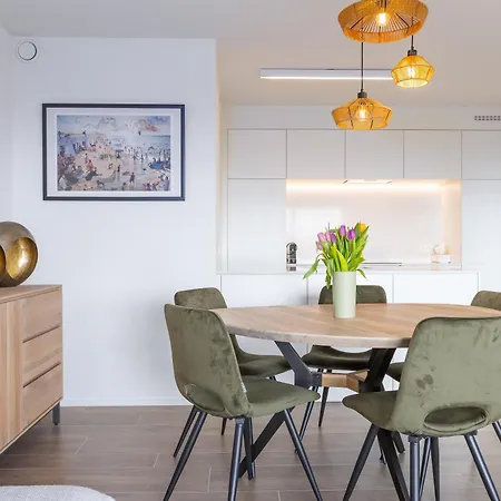 Waves 6 06-05 Apartment *